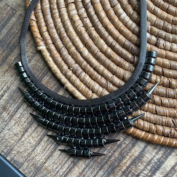Spiky drop statement metal necklace - Picture 3 of 6